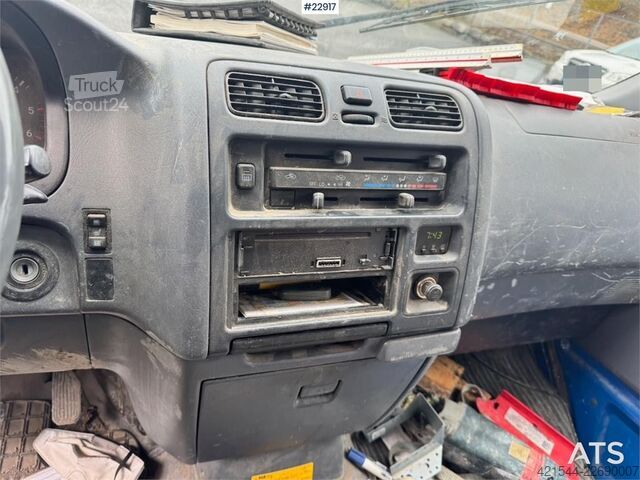 عربة ستيشن واغن ذات سقف مرتفع Toyota Hiace 4WD with 2 sets of tires