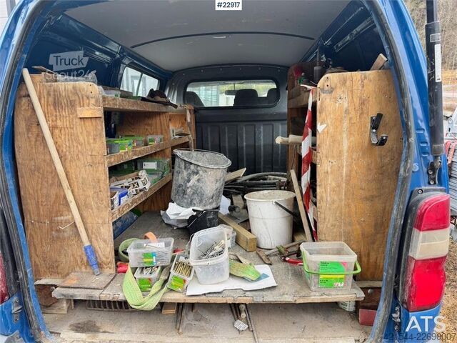 عربة ستيشن واغن ذات سقف مرتفع Toyota Hiace 4WD with 2 sets of tires