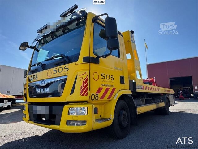  MAN TGL 12.220 4x2 Wrecker Truck
