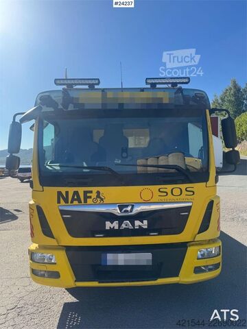  MAN TGL 12.220 4x2 Wrecker Truck