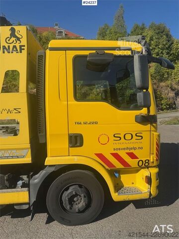  MAN TGL 12.220 4x2 Wrecker Truck