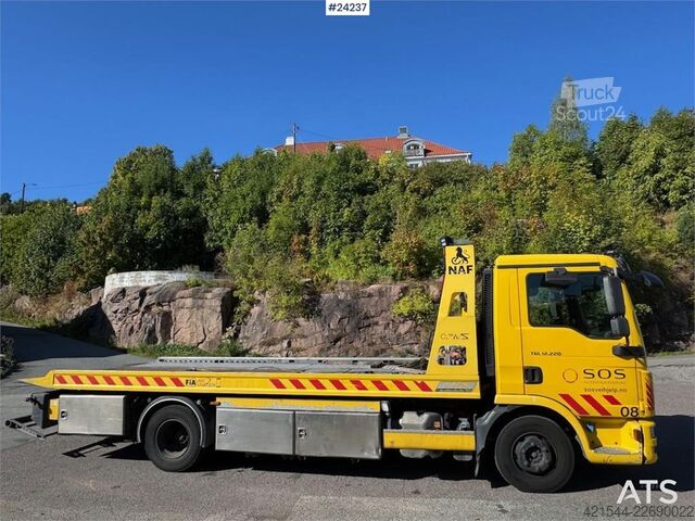  MAN TGL 12.220 4x2 Wrecker Truck