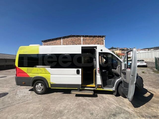 Transport de personnes Peugeot 17P 440 BOXER