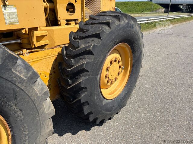 Yol greyderi Caterpillar 140H