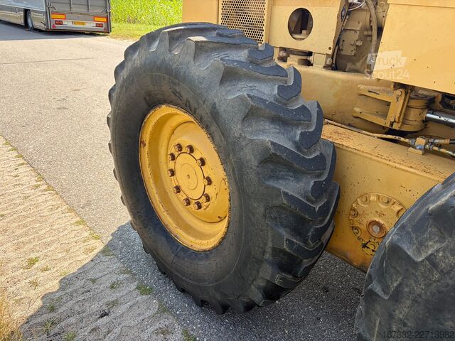 Yol greyderi Caterpillar 140H