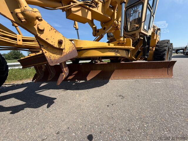 Yol greyderi Caterpillar 140H