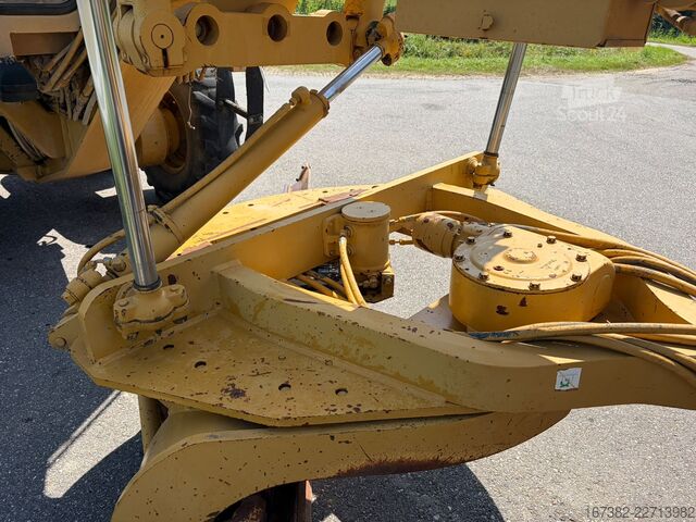 Yol greyderi Caterpillar 140H