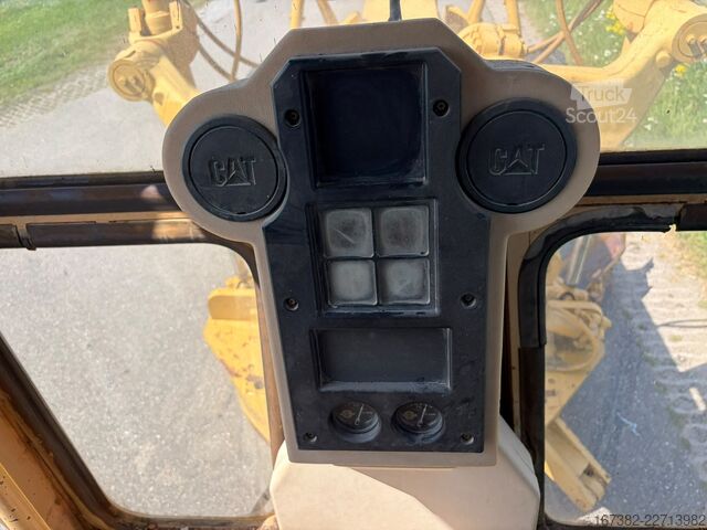 Yol greyderi Caterpillar 140H