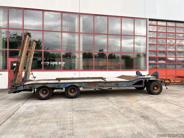 Low loader trailer Müller Mitteltal T3  3 Achs Tieflader mit ABS