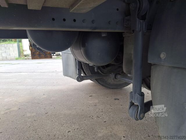 Vrachtwagen met bakwagen MAN TGM 18-290 BL  - E6 - RIDEAU A DROITE