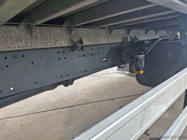Vrachtwagen met bakwagen MAN TGM 18-290 BL  - E6 - RIDEAU A DROITE