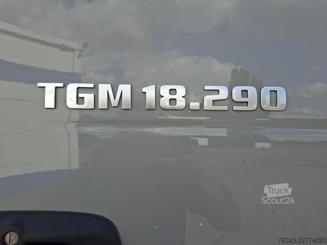 Vrachtwagen met bakwagen MAN TGM 18-290 BL  - E6 - RIDEAU A DROITE