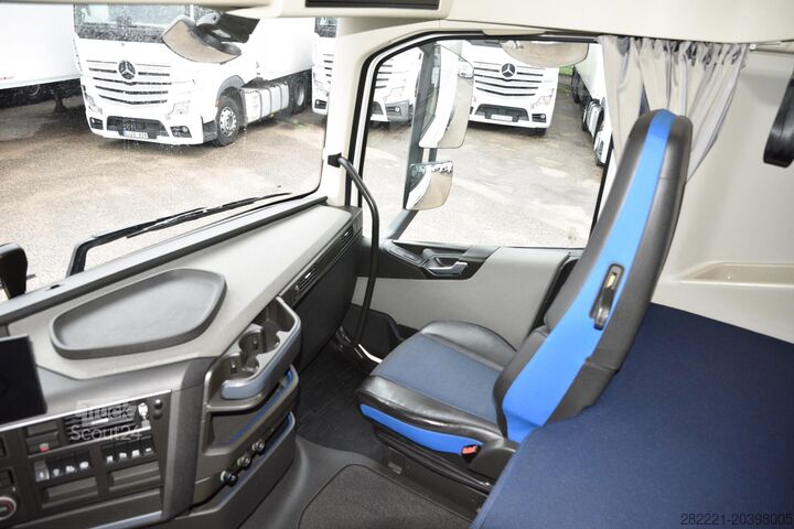 Standard tractor unit VOLVO FH 460 Globetrotter XL Varios i-Save