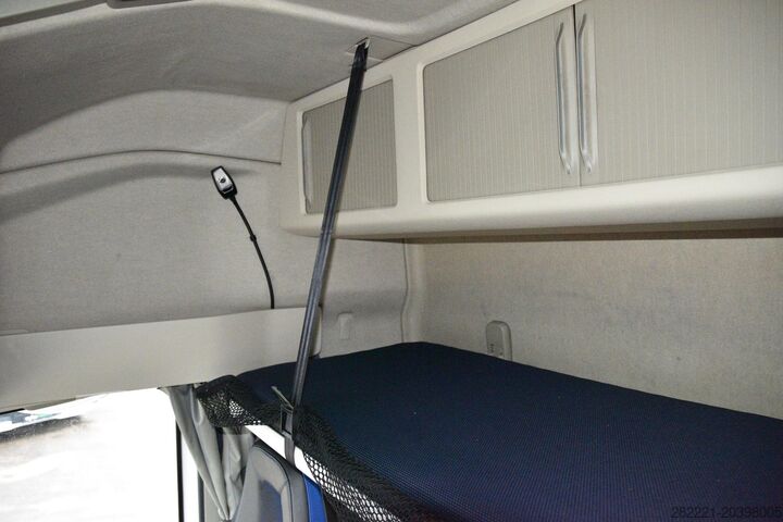 Standard tractor unit VOLVO FH 460 Globetrotter XL Varios i-Save