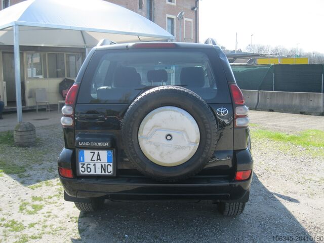 компактний фургон TOYOTA LAND CRUISER