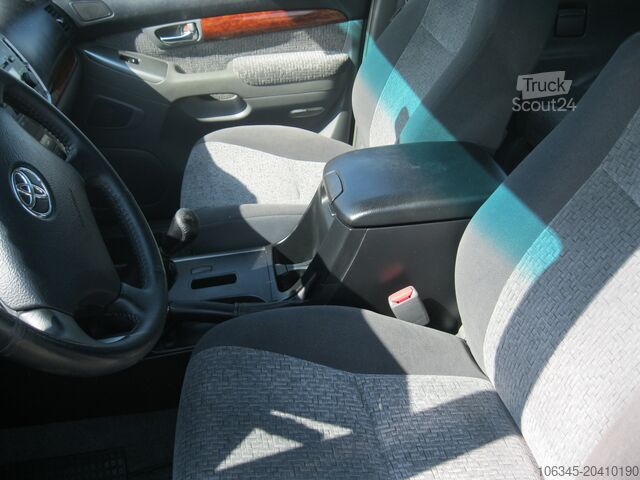 компактний фургон TOYOTA LAND CRUISER