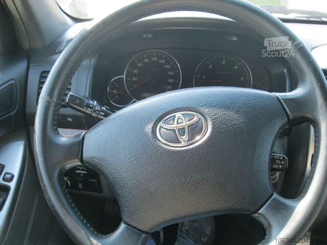 компактний фургон TOYOTA LAND CRUISER