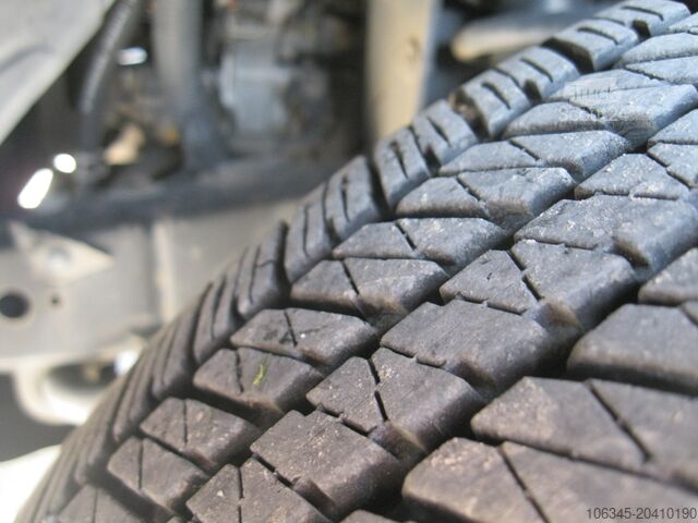 компактний фургон TOYOTA LAND CRUISER