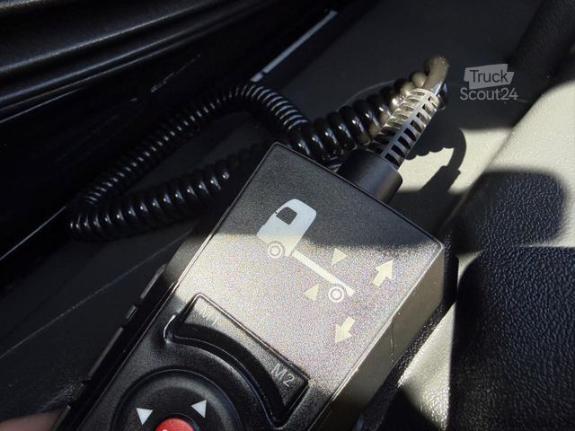 Box van MERCEDES-BENZ ATEGO 818 L Koffer 6,10 m LBW 1 to.*AHK*EURO 6 E