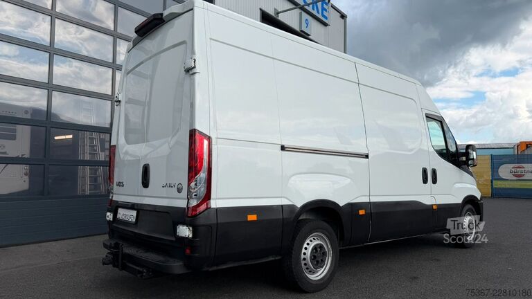 Dobozos furgon IVECO 35S12E V