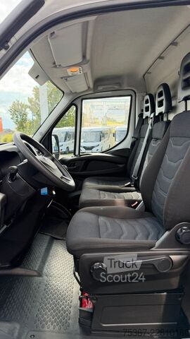 Dobozos furgon IVECO 35S12E V