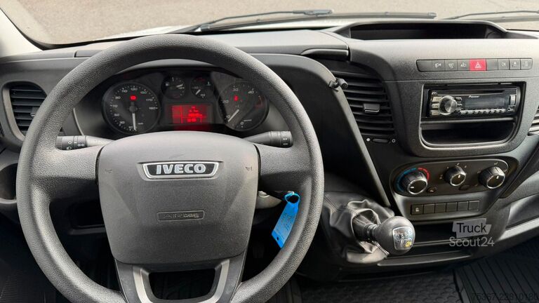 Dobozos furgon IVECO 35S12E V