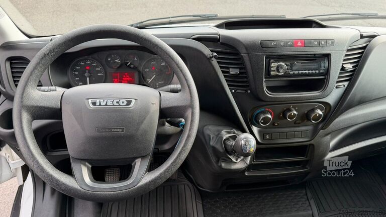 Dobozos furgon IVECO 35S12E V