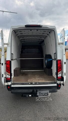 Dobozos furgon IVECO 35S12E V