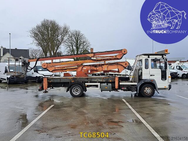 Chassis met cabine Volvo FLC