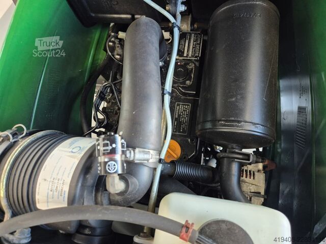 Traktor John Deere 1026R 4WD - Serviced! - PLOW + SPREADER GRATIS!
