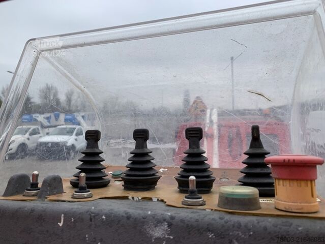 Transporter mit Koffer Iveco Daily Multitel MX170 - 17m - 200 kg