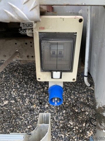 Transporter mit Koffer Iveco Daily Multitel MX170 - 17m - 200 kg