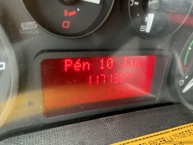 Transporter mit Koffer Iveco Daily Multitel MX170 - 17m - 200 kg