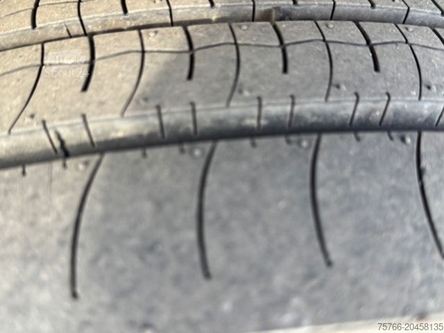 Driezijdige kipper bestelwagen MERCEDES-BENZ ATEGO 818 / 2 x AHK / ORIGINAL KM !