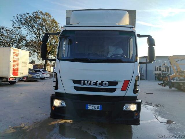 Lastbil med lad og presenning Iveco EUROCARGO ML 120E28