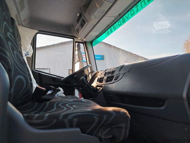 Lastbil med lad og presenning Iveco EUROCARGO ML 120E28