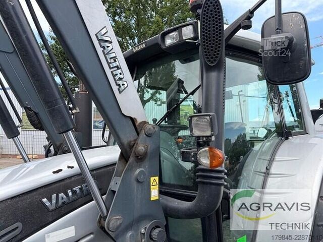 Trattore Valtra N 142 D