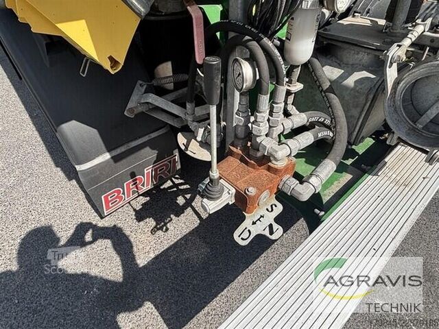 Gübre serpme makinesi Briri STREET MASTER 30