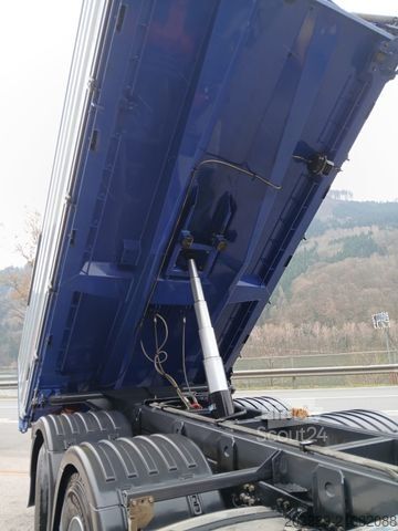 Camion-benne tricar SCANIA P450/3S-KIPPER/FRONT-KRAN/TÜVV/138.425km