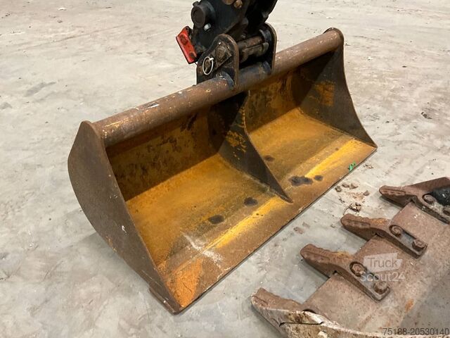 Mini kotrógép JCB 16 C-1