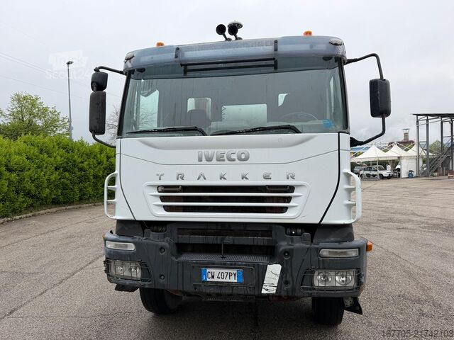 Concrete mixer truck Iveco Trakker 440