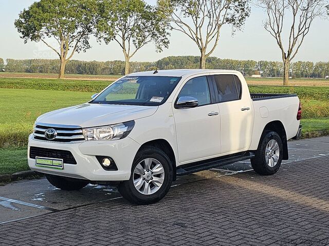 TOYOTA HI-LUX 2.4 EU prezzo netto per export € 19.950,00 AC, cambio automatico, EURO6, gancio di tra TOYOTA HI-LUX 2.4 EU netto exportprijs 19950,00 ac aut...