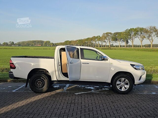 TOYOTA HI-LUX 2.4 EU prezzo netto per export € 19.950,00 AC, cambio automatico, EURO6, gancio di tra TOYOTA HI-LUX 2.4 EU netto exportprijs 19950,00 ac aut...