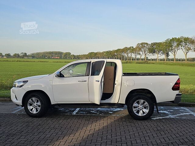 TOYOTA HI-LUX 2.4 EU prezzo netto per export € 19.950,00 AC, cambio automatico, EURO6, gancio di tra TOYOTA HI-LUX 2.4 EU netto exportprijs 19950,00 ac aut...