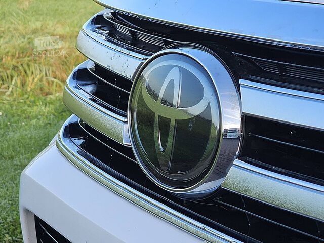 TOYOTA HI-LUX 2.4 EU prezzo netto per export € 19.950,00 AC, cambio automatico, EURO6, gancio di tra TOYOTA HI-LUX 2.4 EU netto exportprijs 19950,00 ac aut...