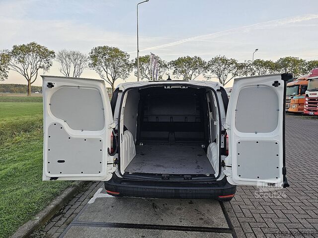 VOLKSWAGEN CADDY 2.0 L1 CarPlay, BPM-vapaa, ilmastointi, pysäköintitutkat, Euro6! VW CADDY 2.0 L1 CarPlay BPM-Vrij Airco Parkeersens...