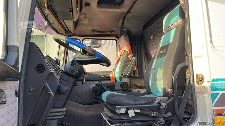3 oldalú billenő MAN 25.372 (6 CYLINDER / MANUAL PUMP / POMPE MANUEL...