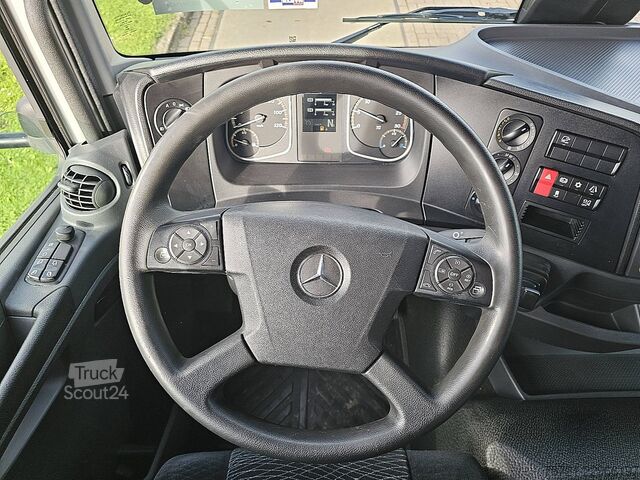 Bőrönd MERCEDES-BENZ ATEGO 1230 AIRCO WB 536 LIFT