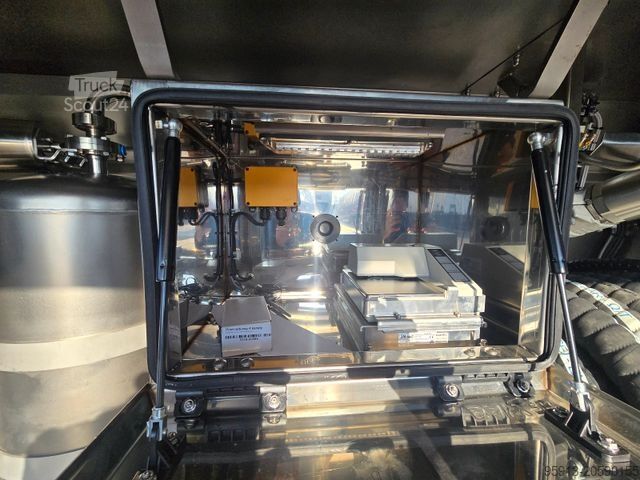 Remorque-citerne semi-remorque KÄSSBOHRER Tankwagen STC 28 Ad Blue