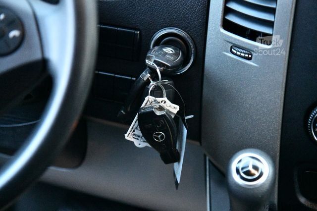 Minibus MERCEDES-BENZ Sprinter 213 CDI Kasten Mixto L1H1 RWD 5-Sitze